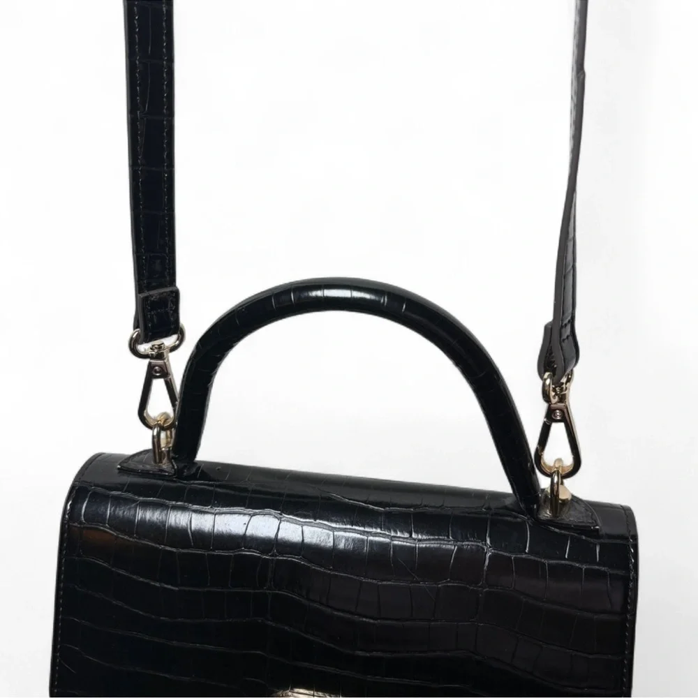 Liz Claiborne Black Croc Embossed Medium Purse w/ Gold Hardware